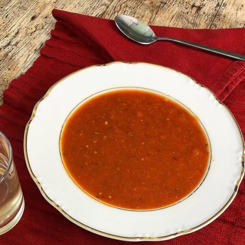 Tomato and red pepper broth soup